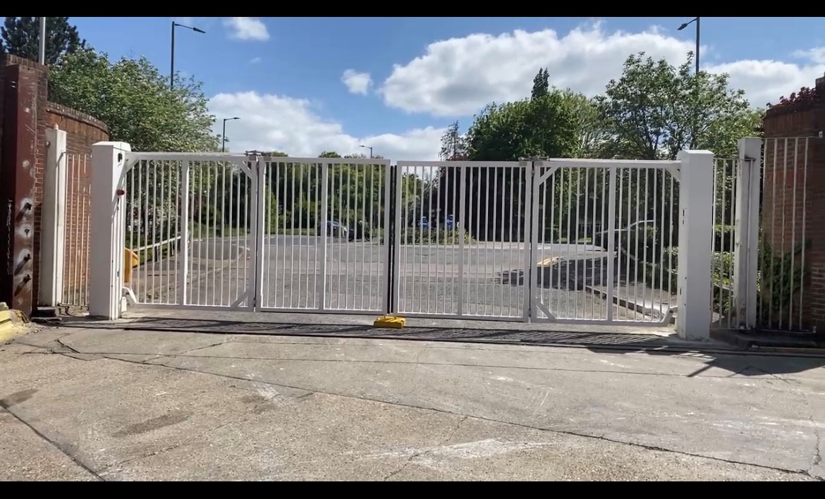 Gate White Ral Super Hinge